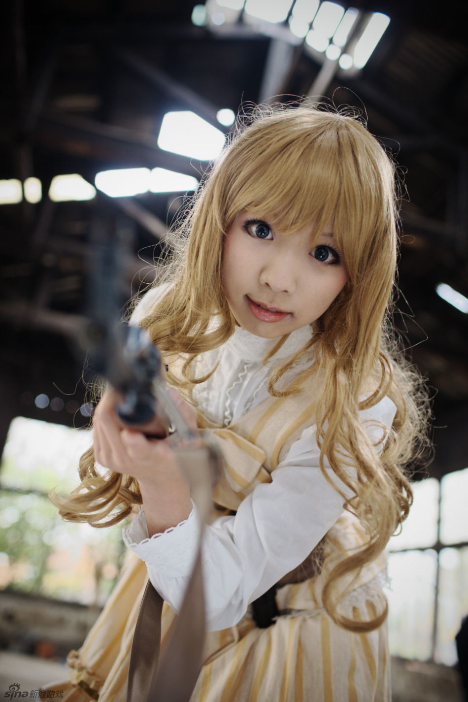 【cosplay美女】背ak47的漂亮女匪