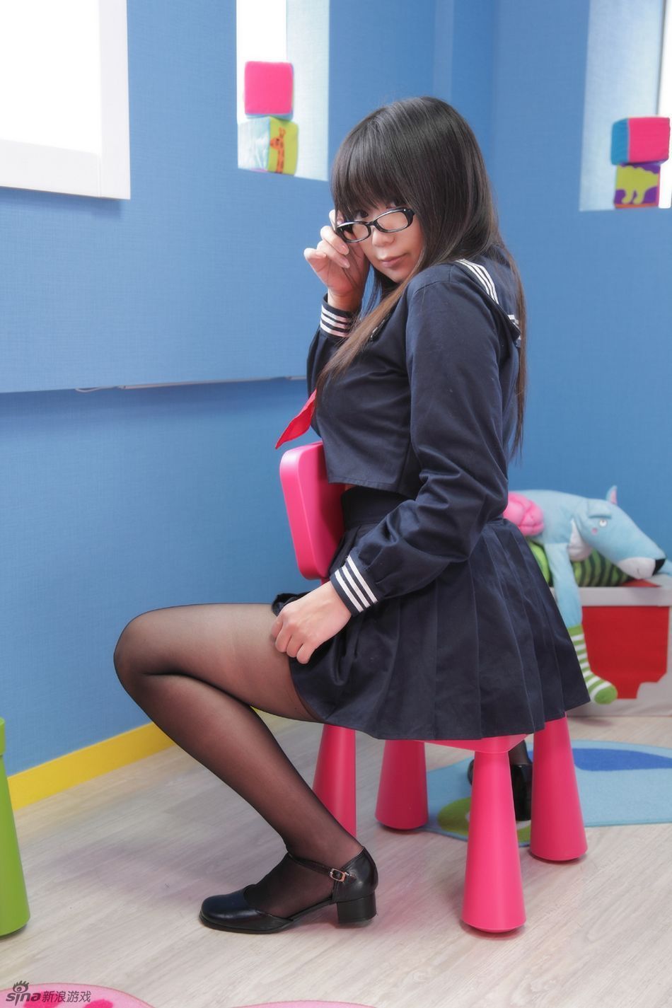 超给力的cosplay 黑丝制服眼镜娘驾到
