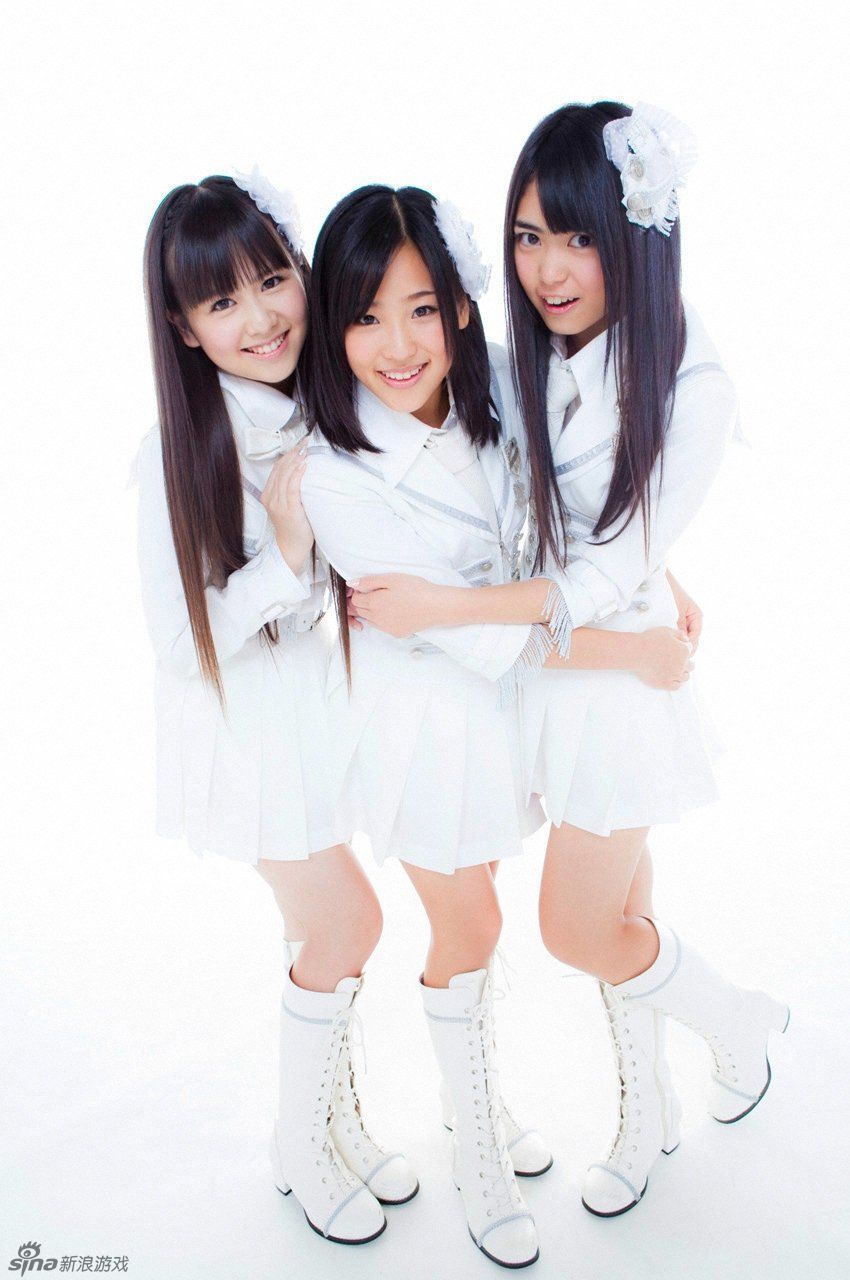 日本的少女偶像团体akb48新年特别写真