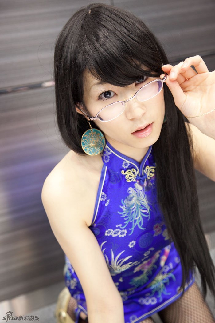风情万种的网袜旗袍眼镜娘cosplay