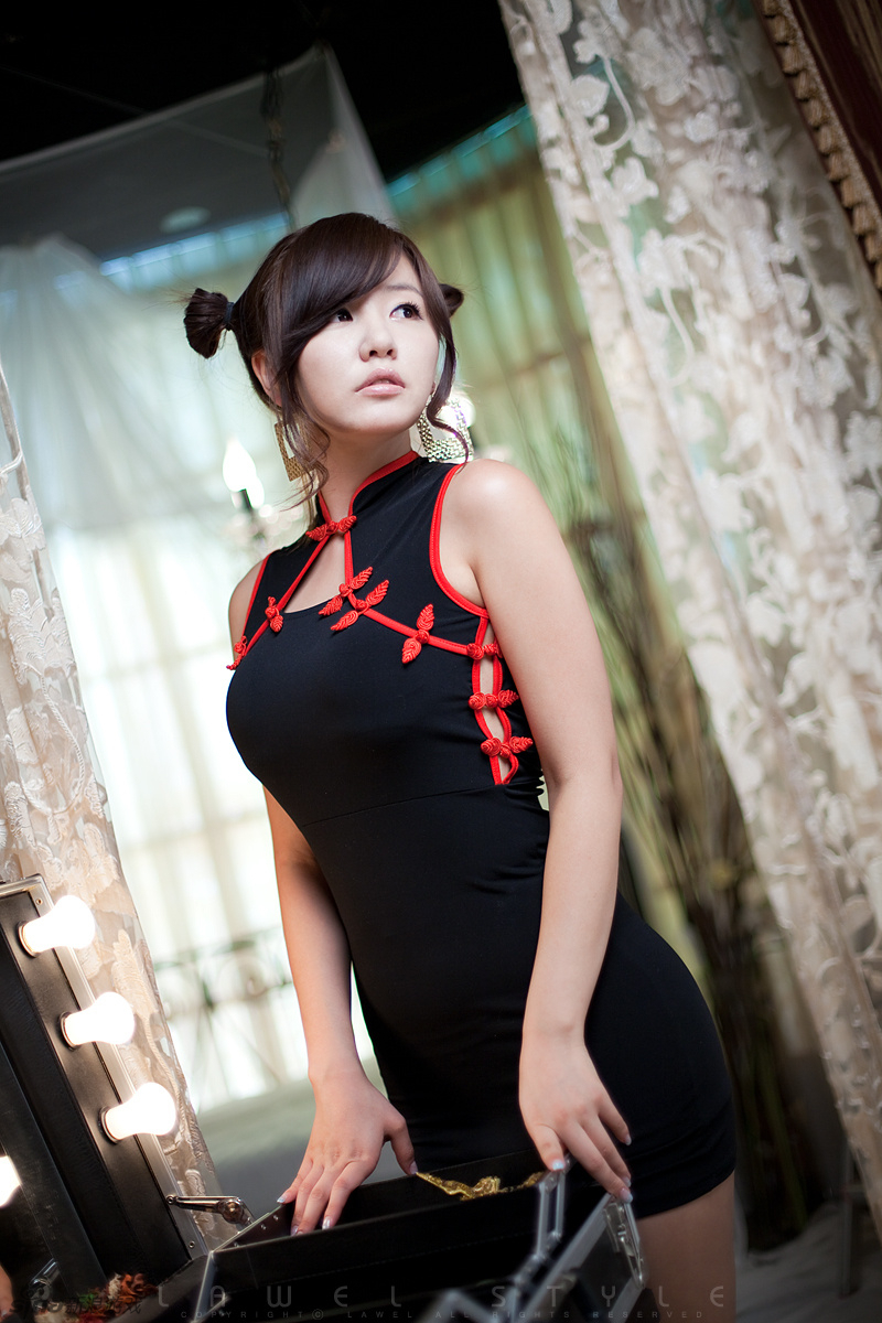 韩国性感车模柳智惠旗袍包子头萌倒一片