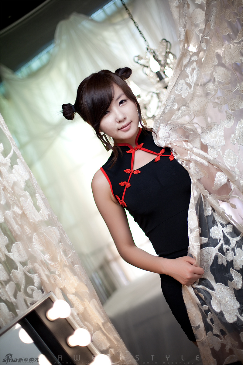 韩国性感车模柳智惠旗袍包子头萌倒一片