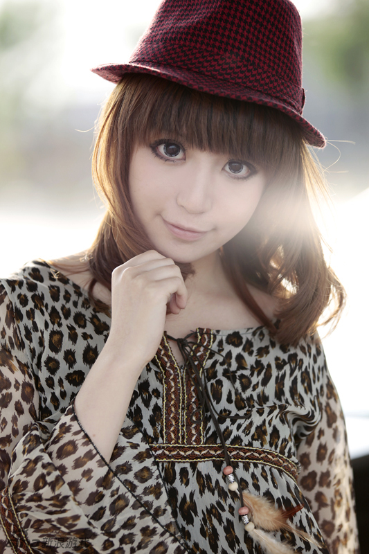 静电场朔车王杂志写真