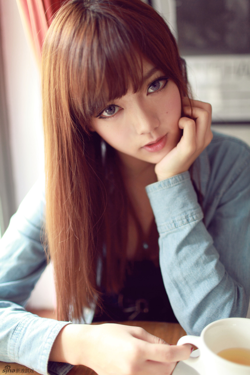 魏彦妮室内居家照