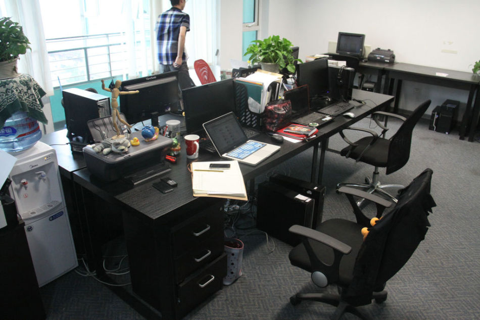 易科成志办公环境