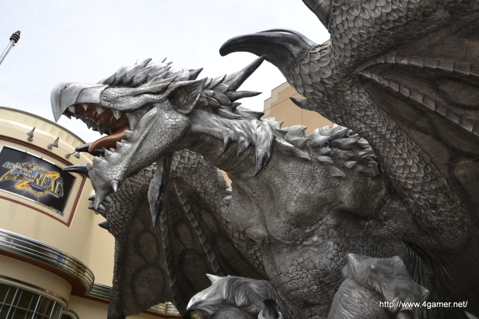 《怪物猎人》主题园前夜祭 金银火龙现身