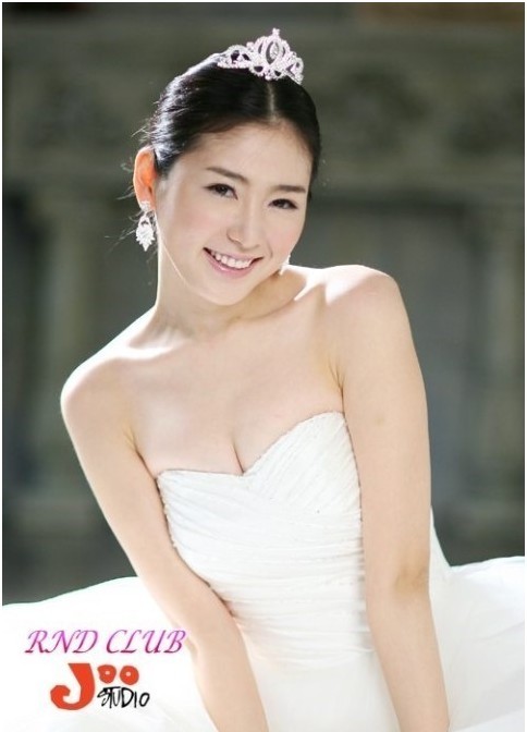 韩国"棒球女神"孔书英