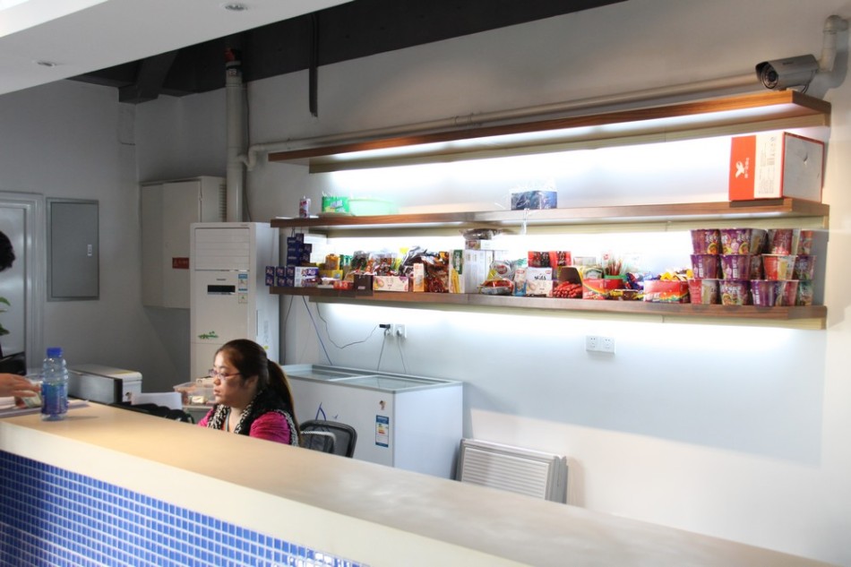 公司的小卖部,据说直接刷门卡就行