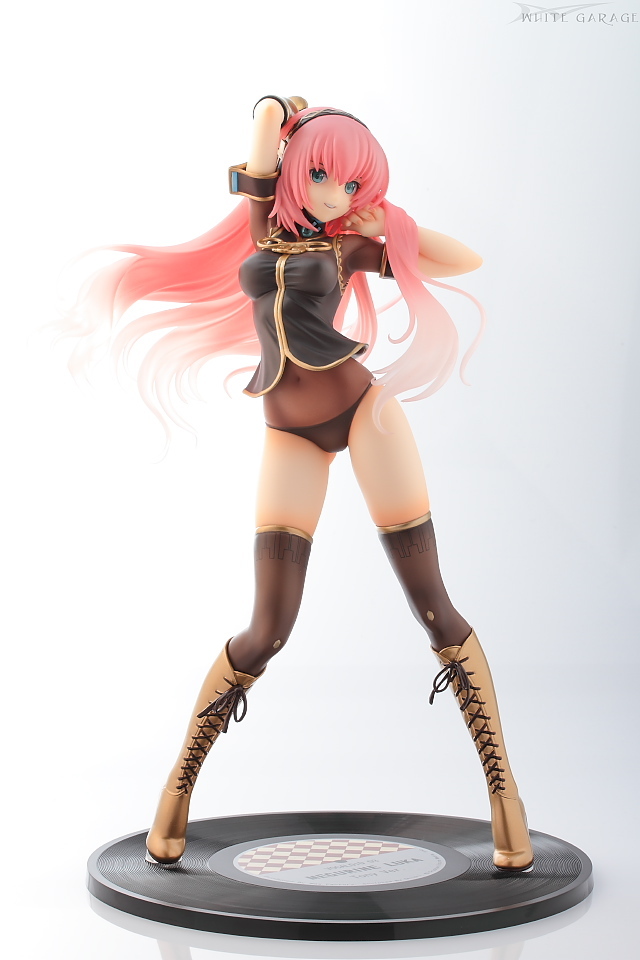 第七名tony版巡音露卡手办