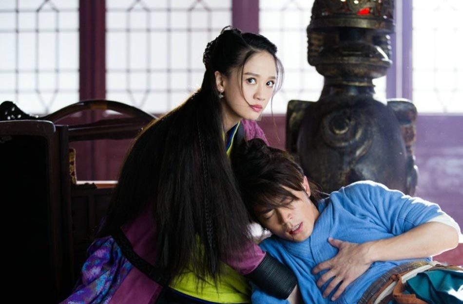 《笑傲江湖》电视剧剧照,东方不败与令狐冲.