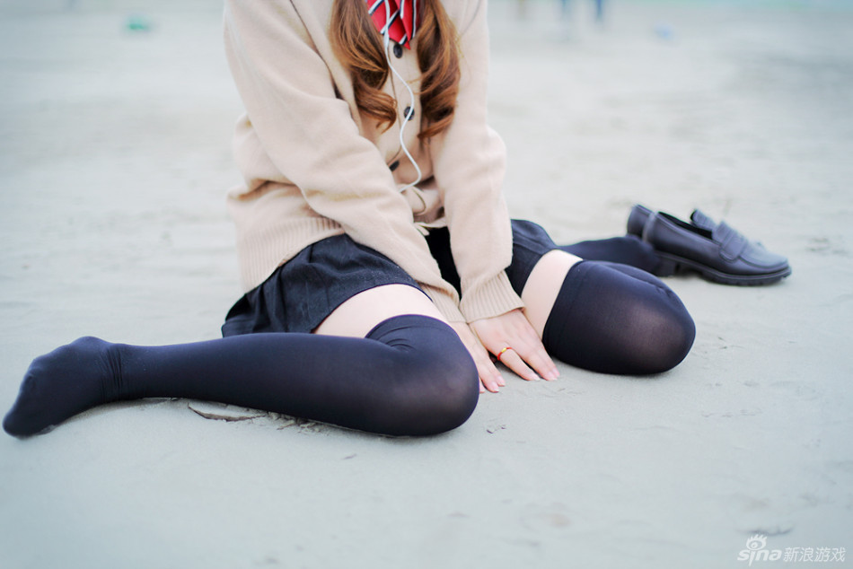 性感度爆表 美女玩家演义迷你裙绝对领域