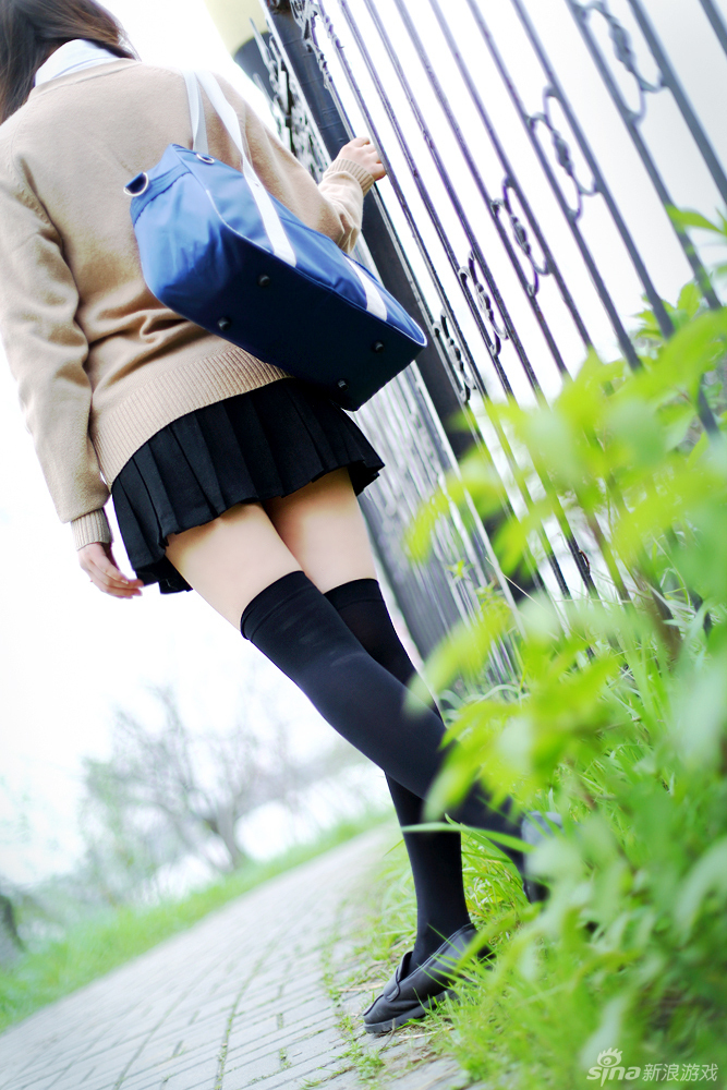 性感度爆表 美女玩家演义迷你裙绝对领域