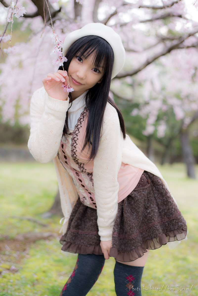 下限少女莲妹新作 风格转变尽显清纯路线