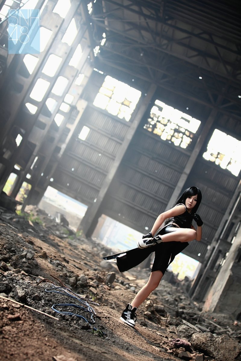 snh48莫寒cos蒂法 紧身皮衣身材姣好