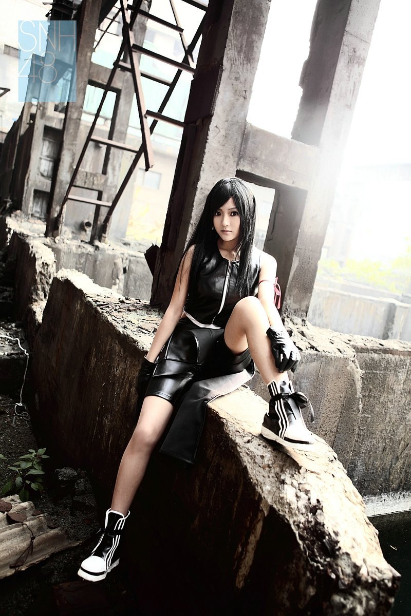 snh48莫寒cos蒂法 紧身皮衣身材姣好