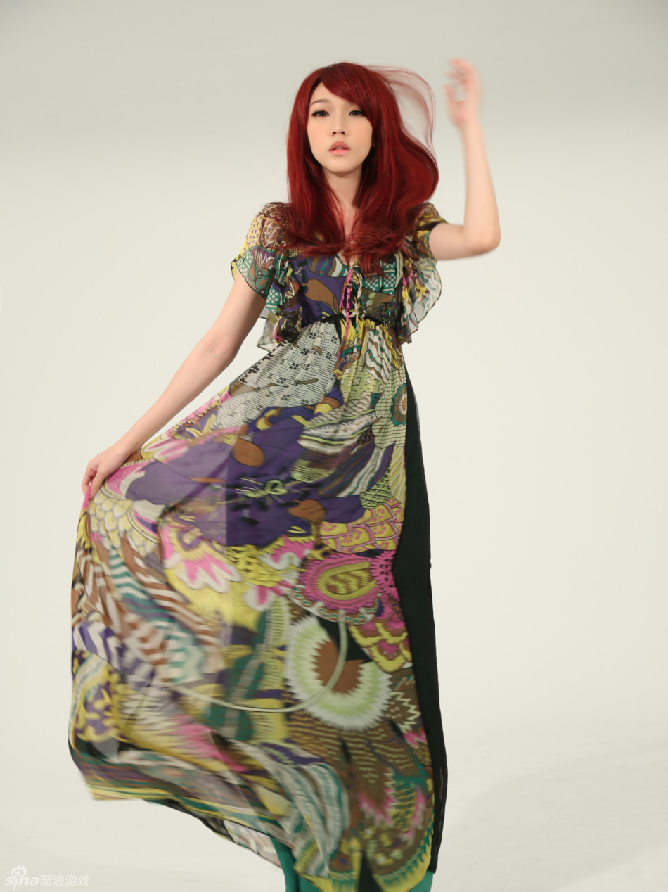 变性嫩模刘熏爱喜欢玩lol,笑言在游戏中领悟走台诀窍.