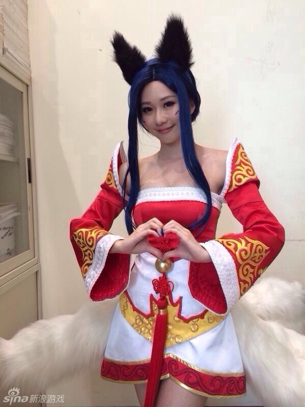 台湾宅男女神严冬扮九尾狐