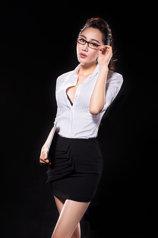 超模小天后金美辛代言网游曝光宣传写真