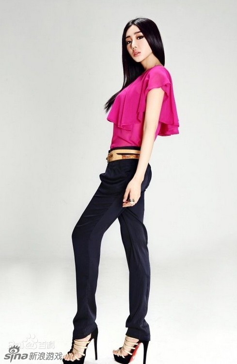 超模小天后金美辛代言网游