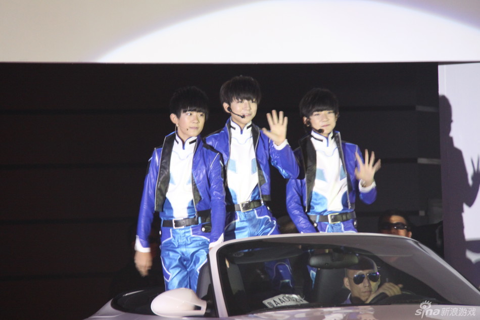 tfboys《热力赛车》发布会现场图片