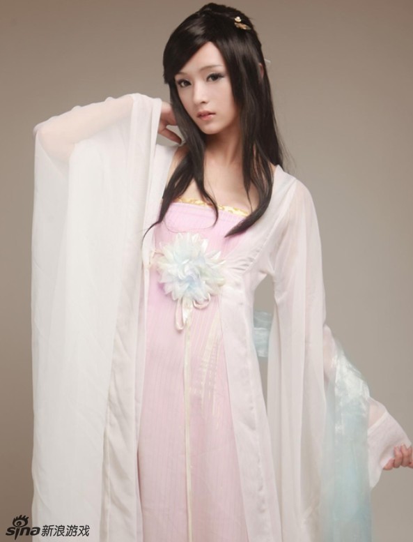 小杨幂陈丹婷代言游戏玩cos