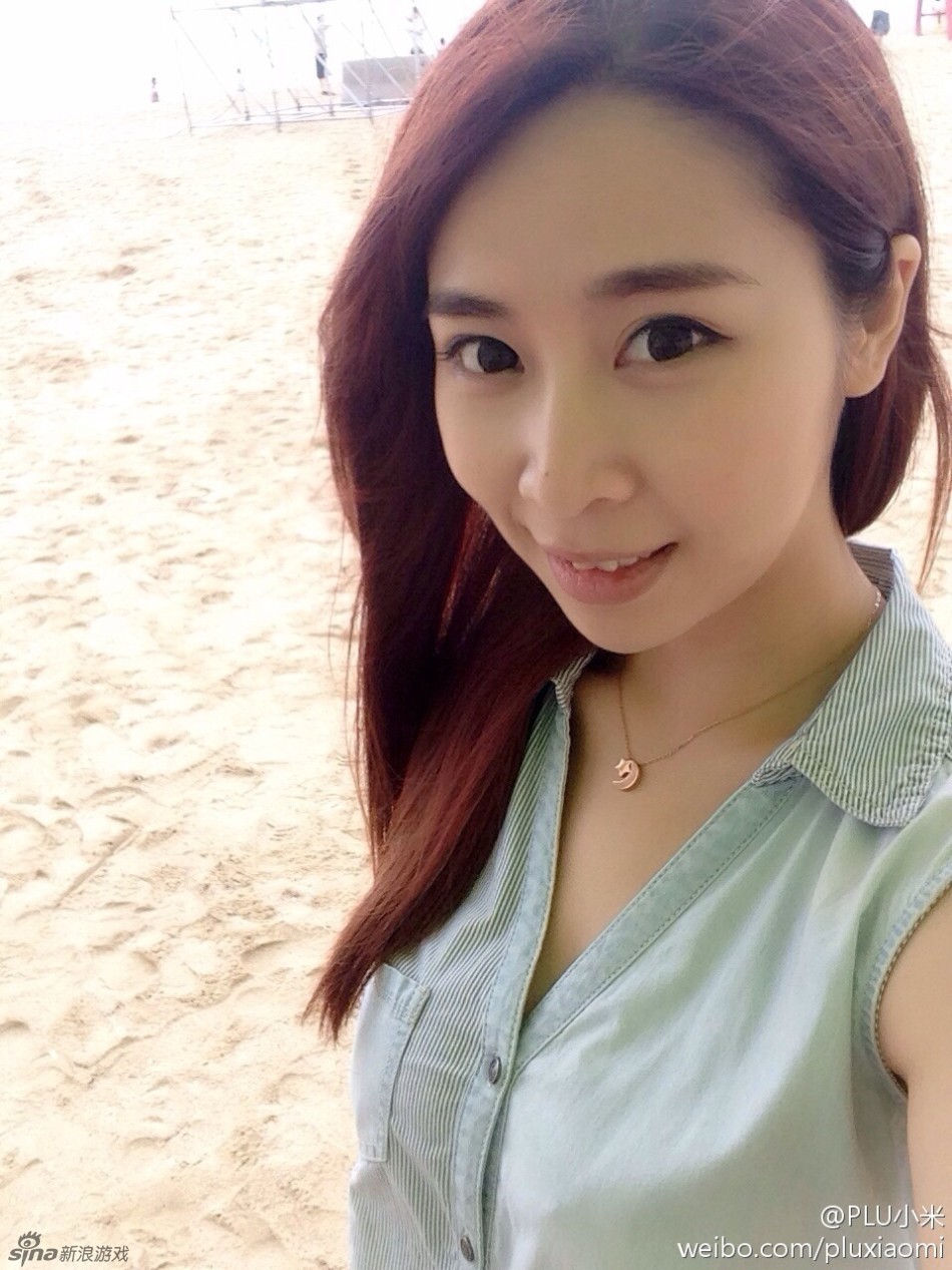 同时还请四名美女主播拍摄了尺度惊人的宣传海报,其中包括@小苍cany