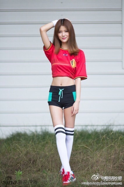 同时还请四名美女主播拍摄了尺度惊人的宣传海报,其中包括@小苍cany