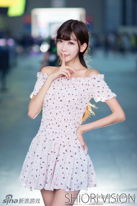 人气美女陈潇微博晒照疑代言_新浪游戏_手机新浪网