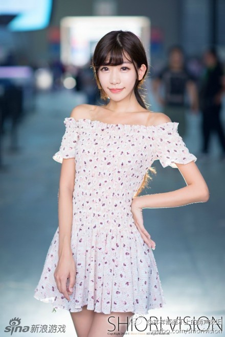 人气美女陈潇微博晒照疑代言_新浪游戏_手机新浪网