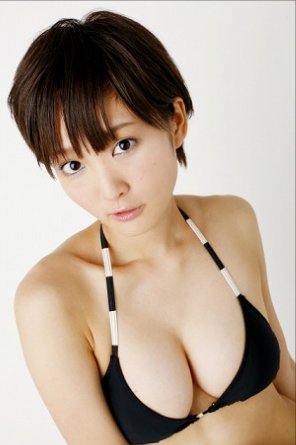 音轻体柔 久保由利香性感写真_新浪游戏_手机新浪网