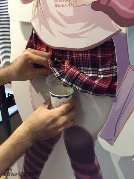 11区人民黑科技 二次元少女尿饮机风靡日本