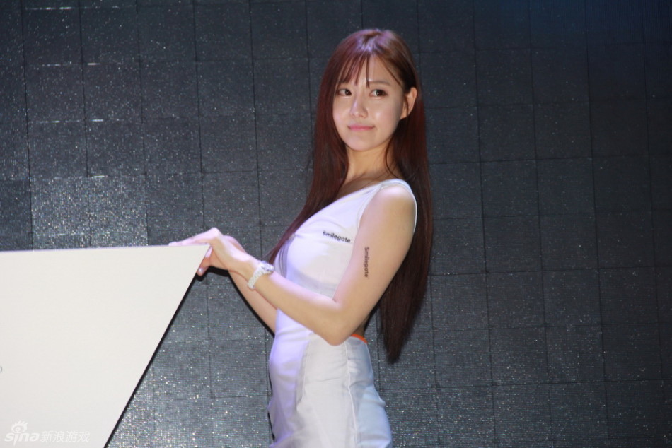 cf开发商美女showgirl组图