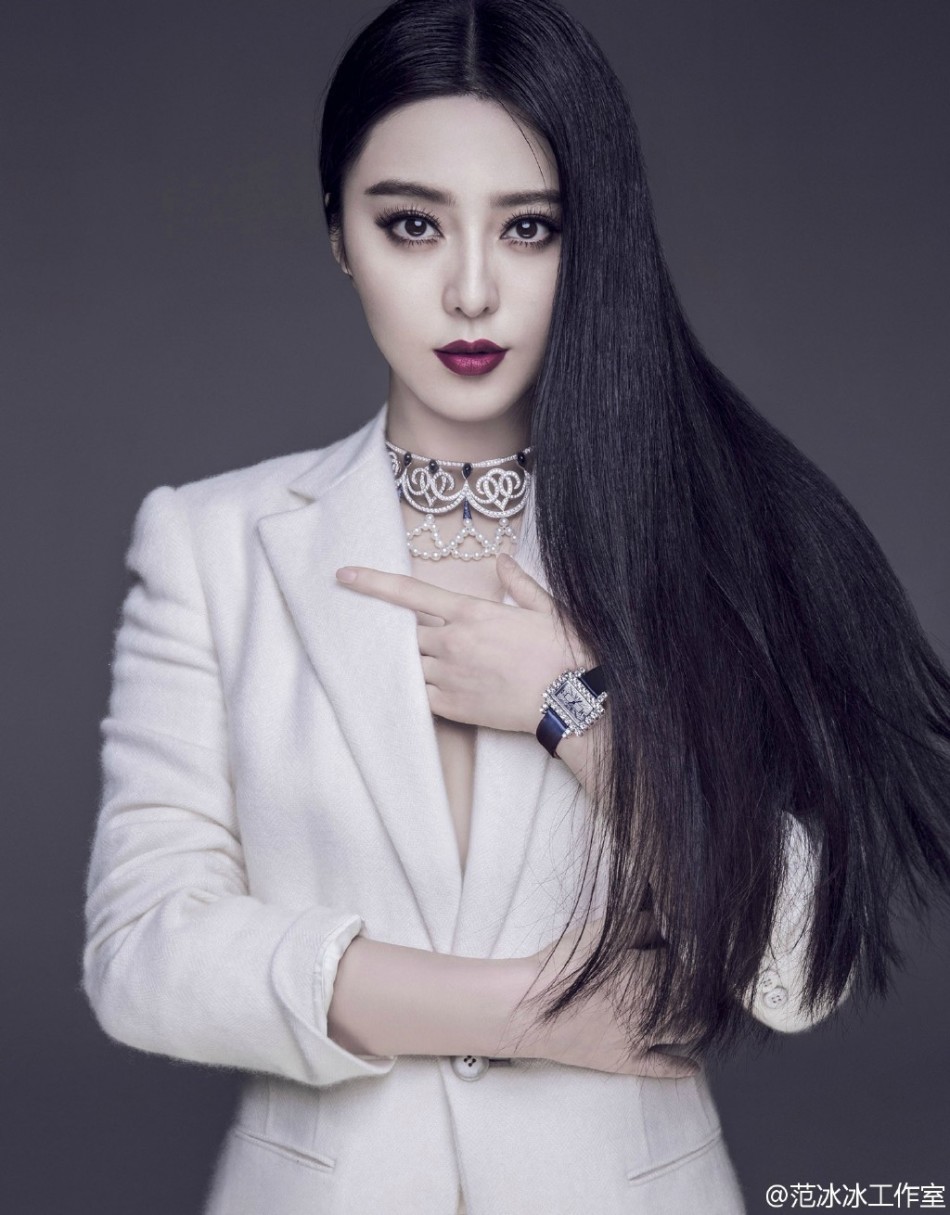 女王范冰冰代言手游造型美艳