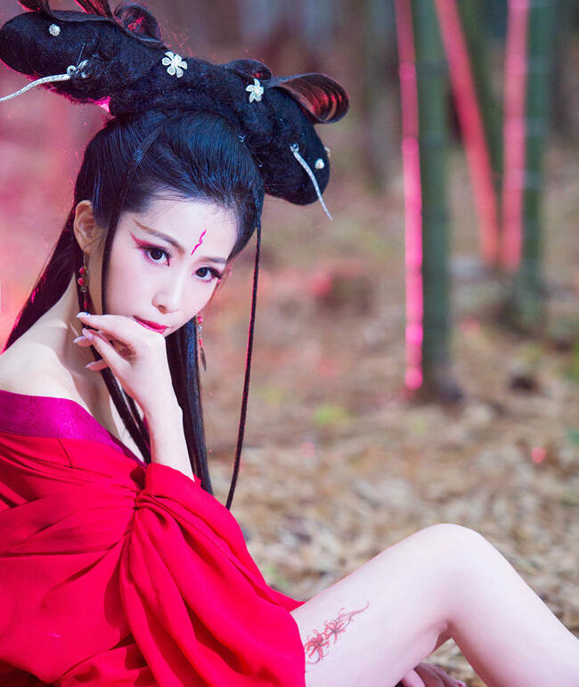 香肩美腿 惊艳聂小倩红衣cos