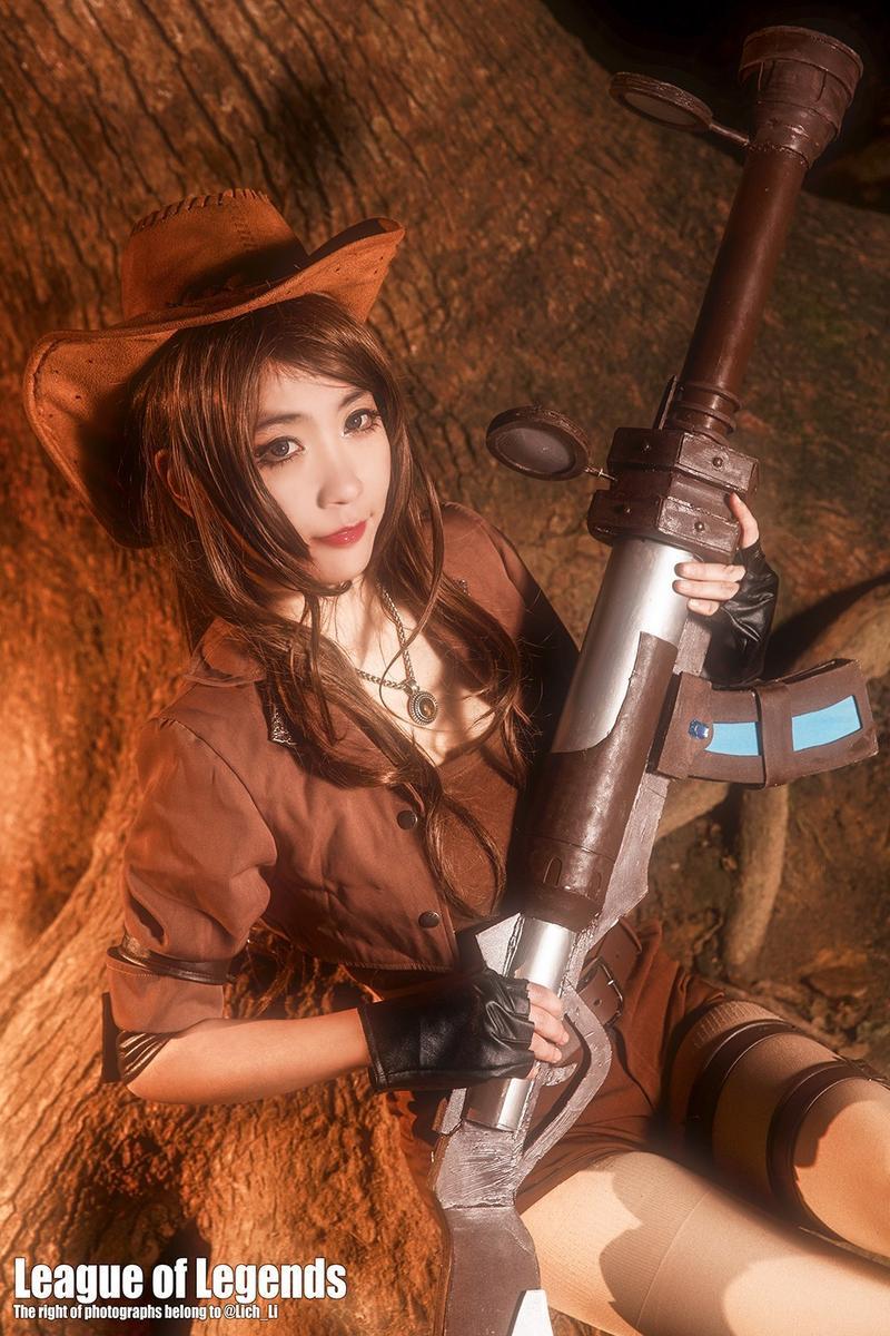 《英雄联盟》皮城女警帅气cos