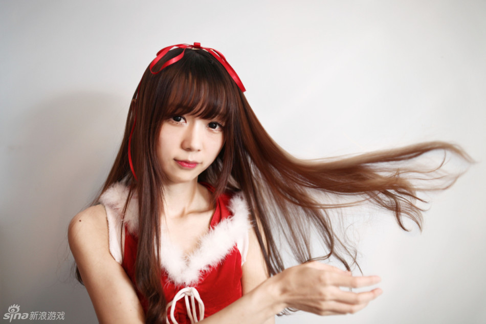 看游戏甜心dota2女主播魏猫猫圣诞写真