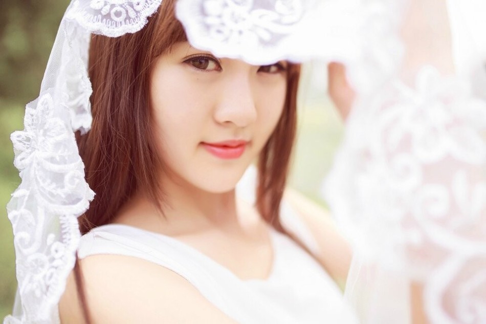 赵婧伊出席游戏网剧的发布会