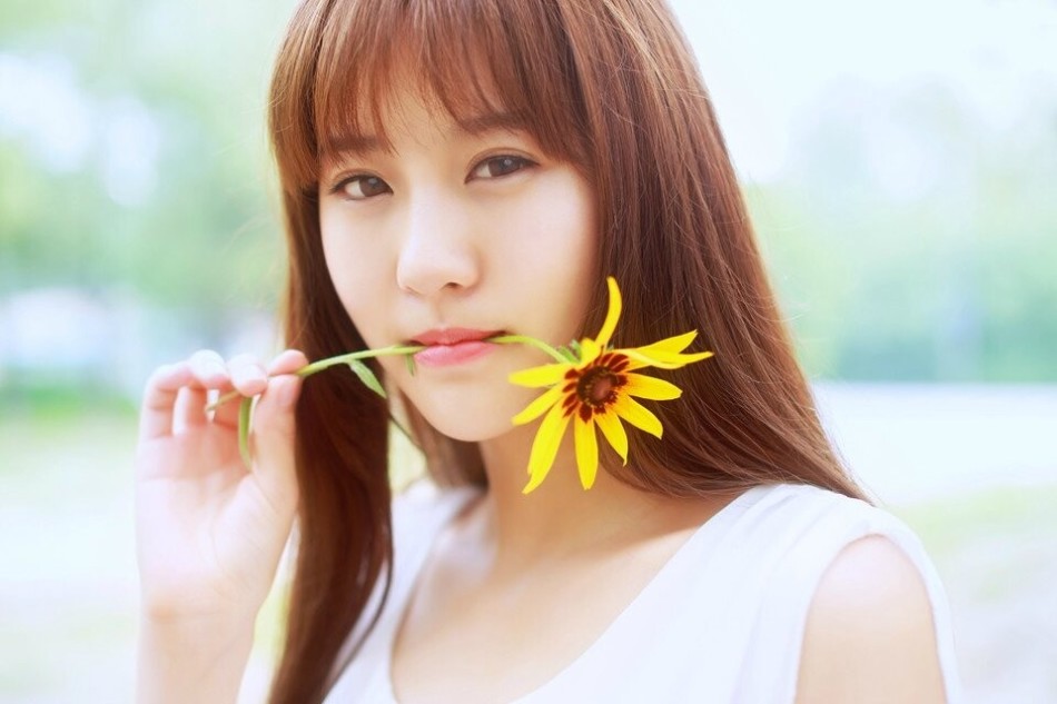 赵婧伊出席游戏网剧的发布会