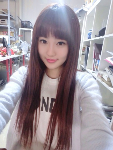 赵婧伊出席游戏网剧的发布会