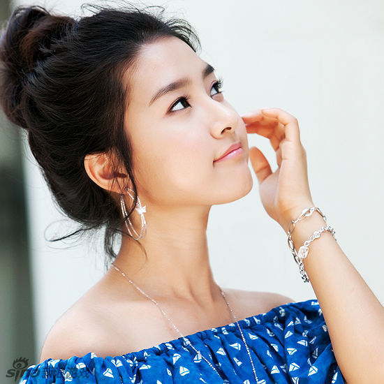 金素恩变成游戏里面角色卖萌