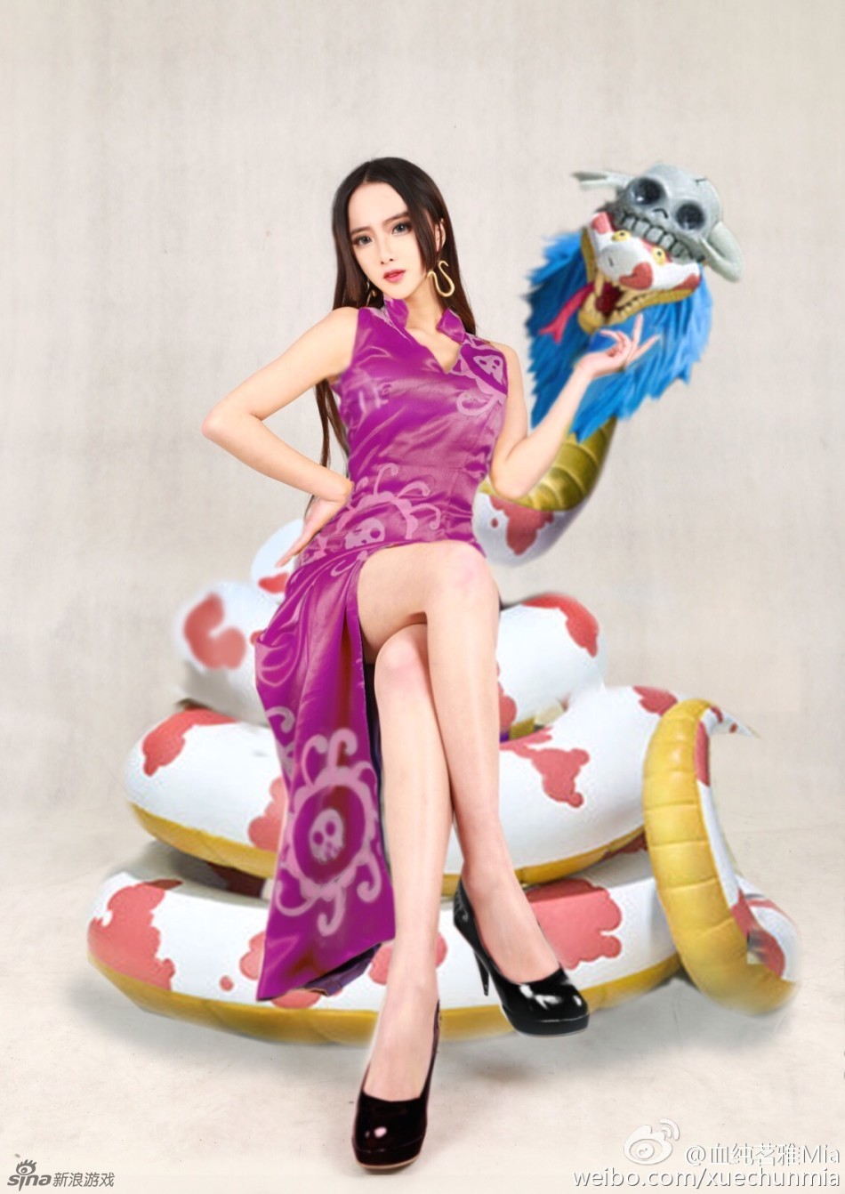 天诛焱cos性感小秘书入驻游戏