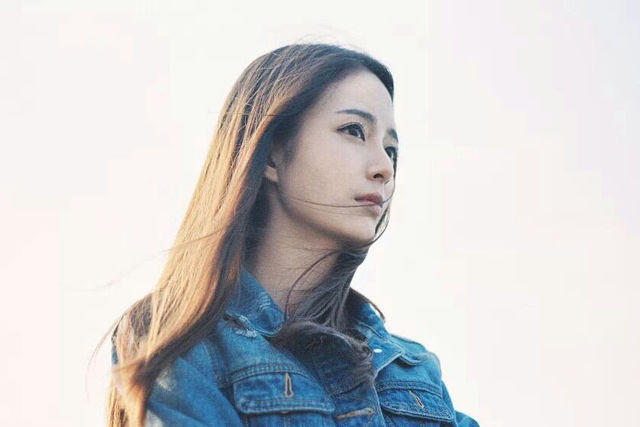 电竞美女主播曝黑心厂商内幕