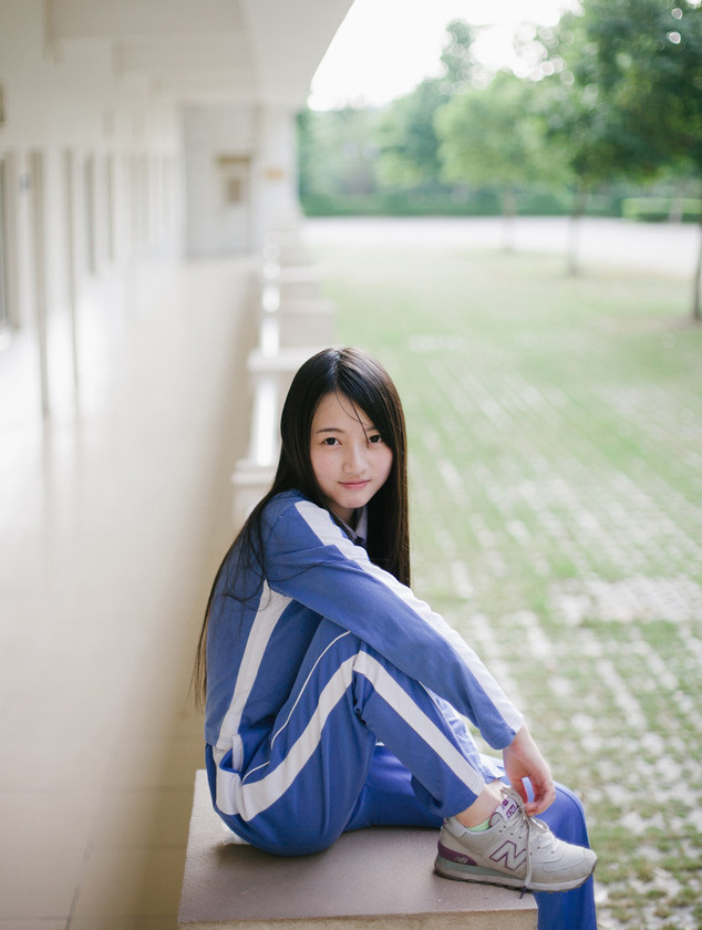 早起一睁开眼 班里女同学不见了