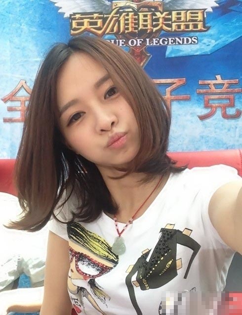 电竞女神Miss代言手机游戏_新浪游戏_手机新浪网