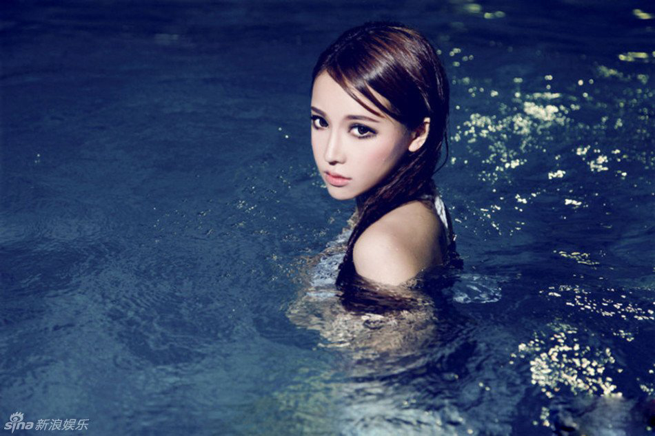 > 代言人梦妮gabby参与游戏开测引骚动