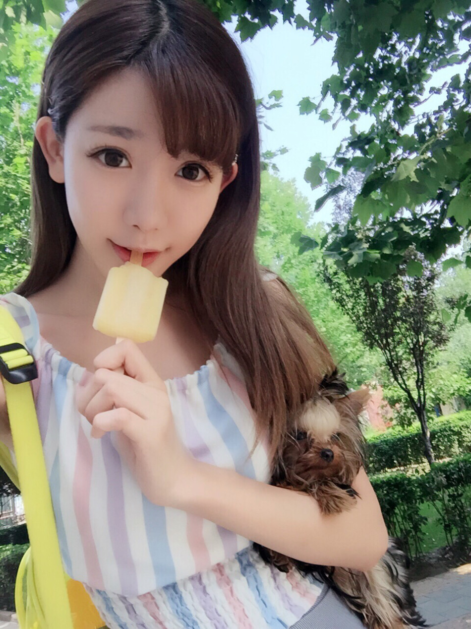 > 陈潇代言手机游戏 变身萌女神召唤玩家