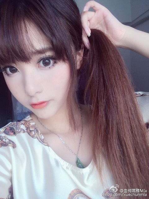 宅男女神血纯茗雅变身游戏角色