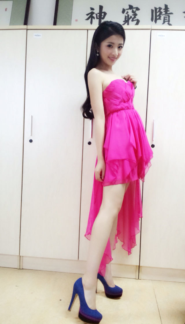 校花因手机游戏变身 吸引玩家