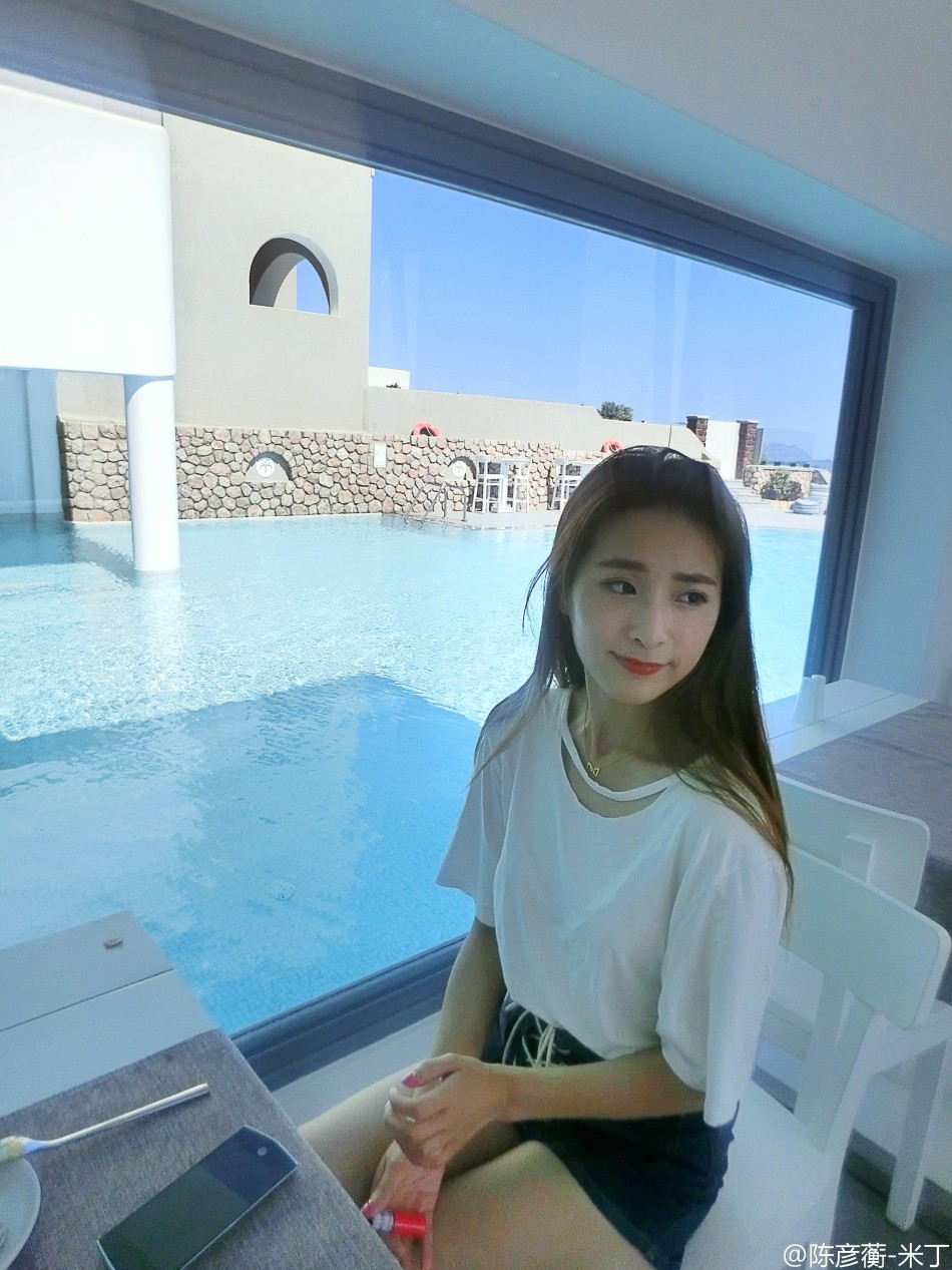 女神代言手机游戏变身陪驾女郎_新浪游戏_手机新浪网