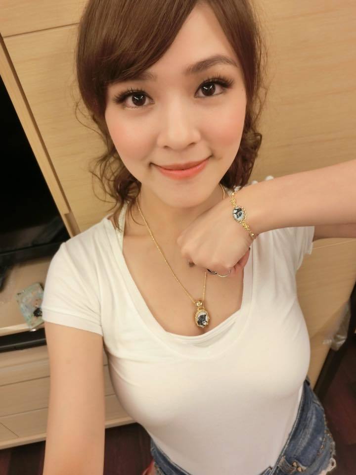 g杯游戏女神卓毓彤给力私照